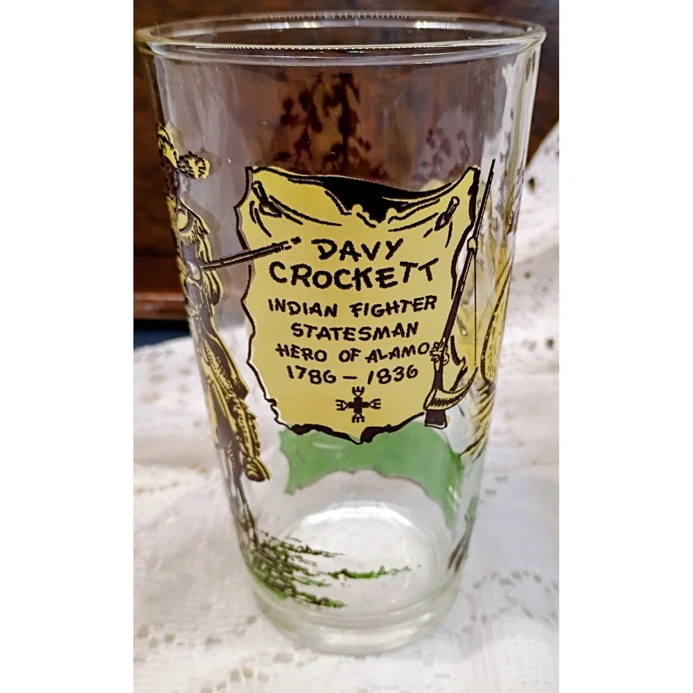 Vintage Davy Crockett Glass Set Indian Fighter Hero of Alamo Bear Canoe 2pc